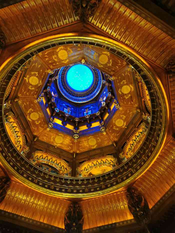 灵山梵宫-"里面有圣坛.很棒的.但是由于参观人数很多.