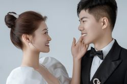 -喜爱高定婚纱摄影