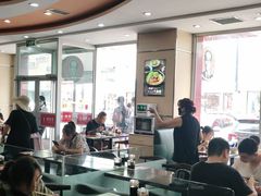 大堂-李先生牛肉面大王(营口大润发店)