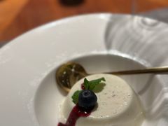 -MONICH牛排融合餐厅(和义大道购物中心店)