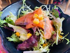 自助烟熏三文鱼沙拉-鹤一烤肉自助餐厅(中关村店)