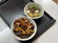 -松树干拌面店