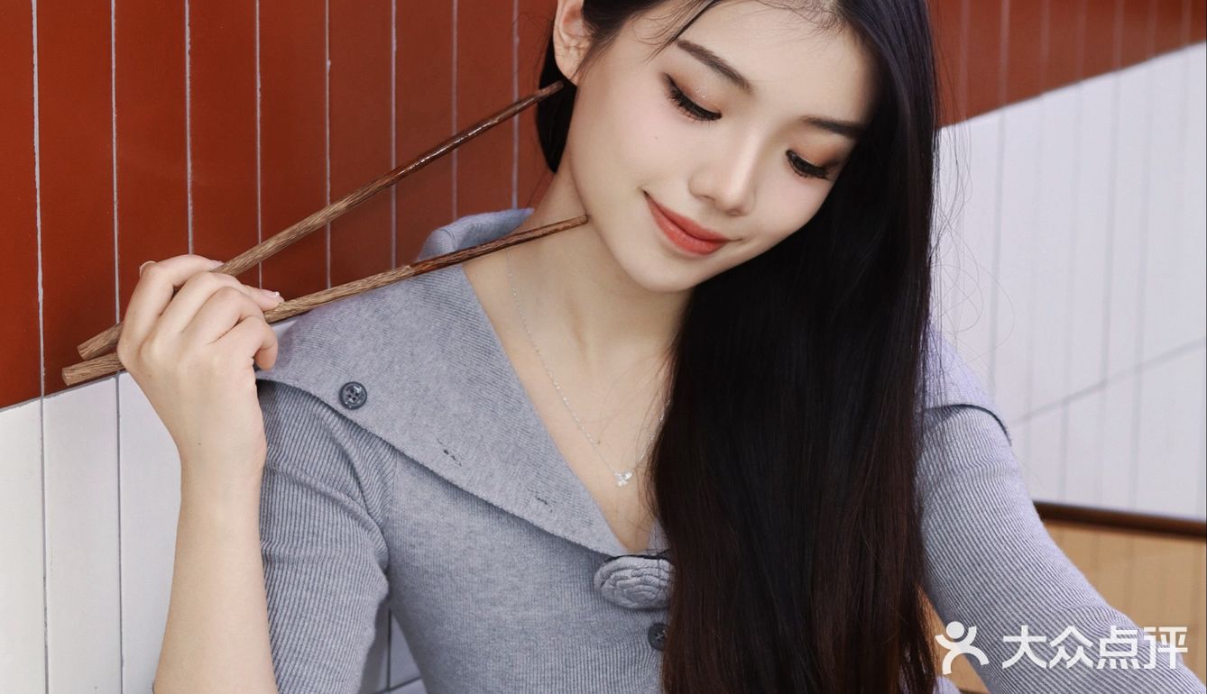 约好友一起当然🉐尝尝火锅米线啦！