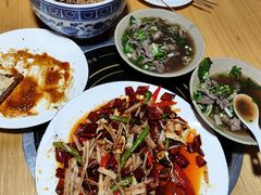 -大众跷脚牛肉馆·非遗传承单位(峨眉山店)