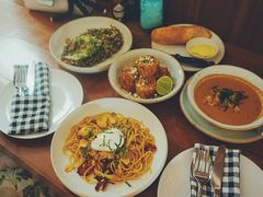 -ROAST coffee & eatery