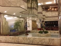 大堂布置-京基晶都酒店