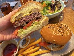 澳洲和牛凤梨汉堡芝士-G+KITCHEN(龙湖狮山天街店)