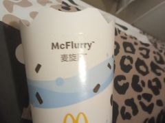 麦当劳甜品站草莓牛奶麦旋风-麦当劳(新王府井店)