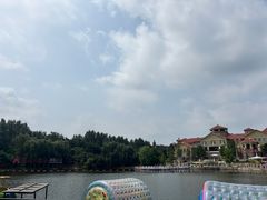 -王府井奥莱棋盘山小镇