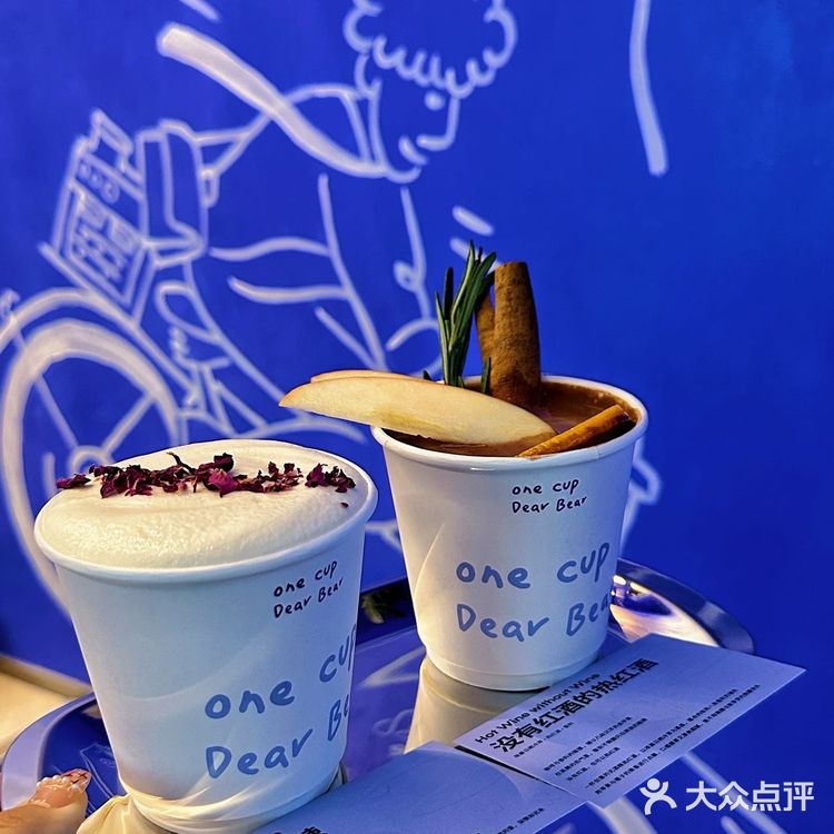 被克莱因蓝色调包围的咖啡馆💙