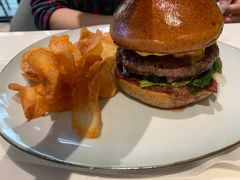 很“牛”的汉堡包-潮一不贰·法式甜品·生日蛋糕·西式简餐(外滩店)