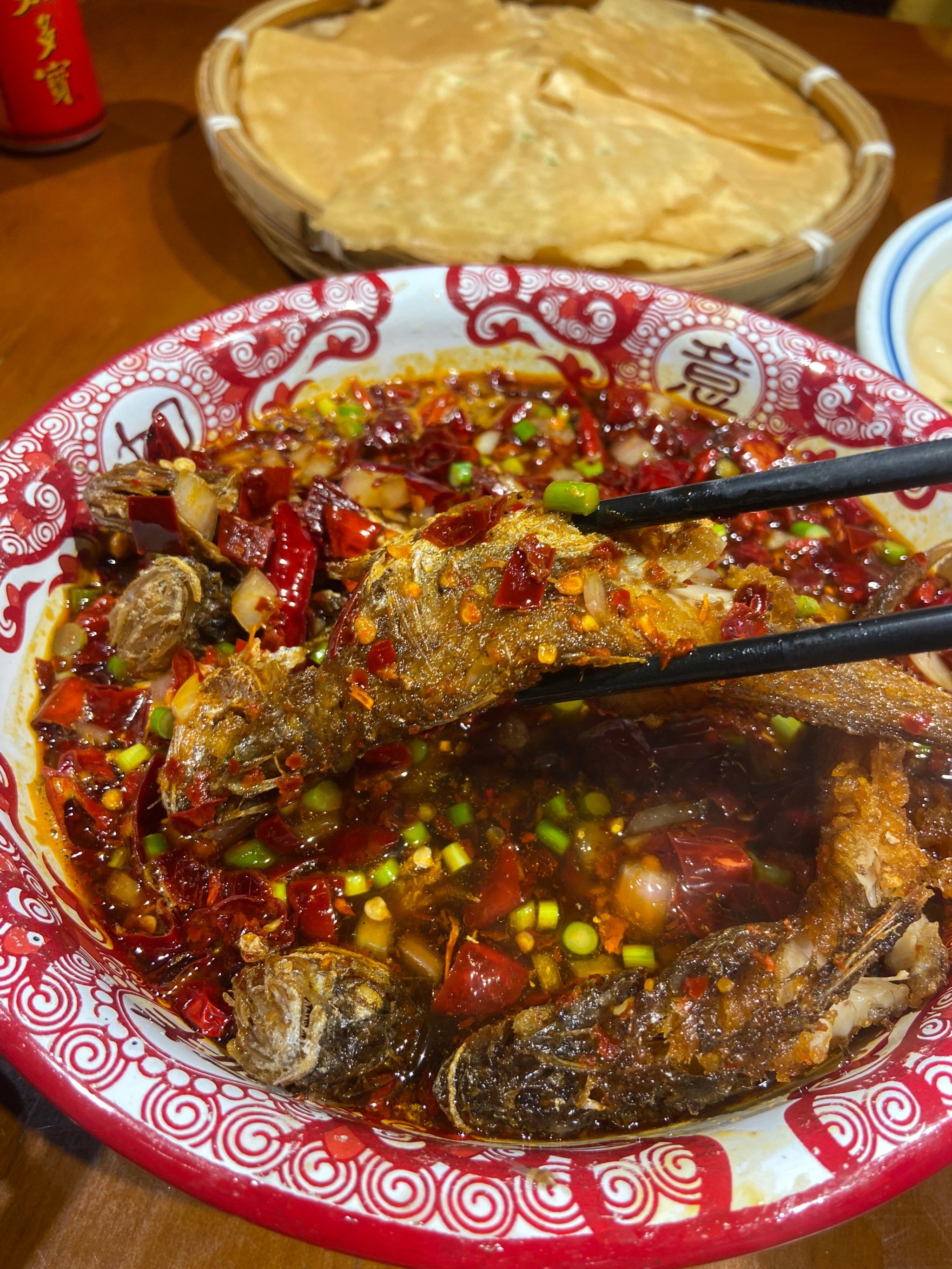 骨头都是酥脆的浇汁小黄鱼嘎嘎好吃