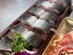 -围炉肉舍•炭烤活鳗•丹东海鲜烤肉(步行街店)