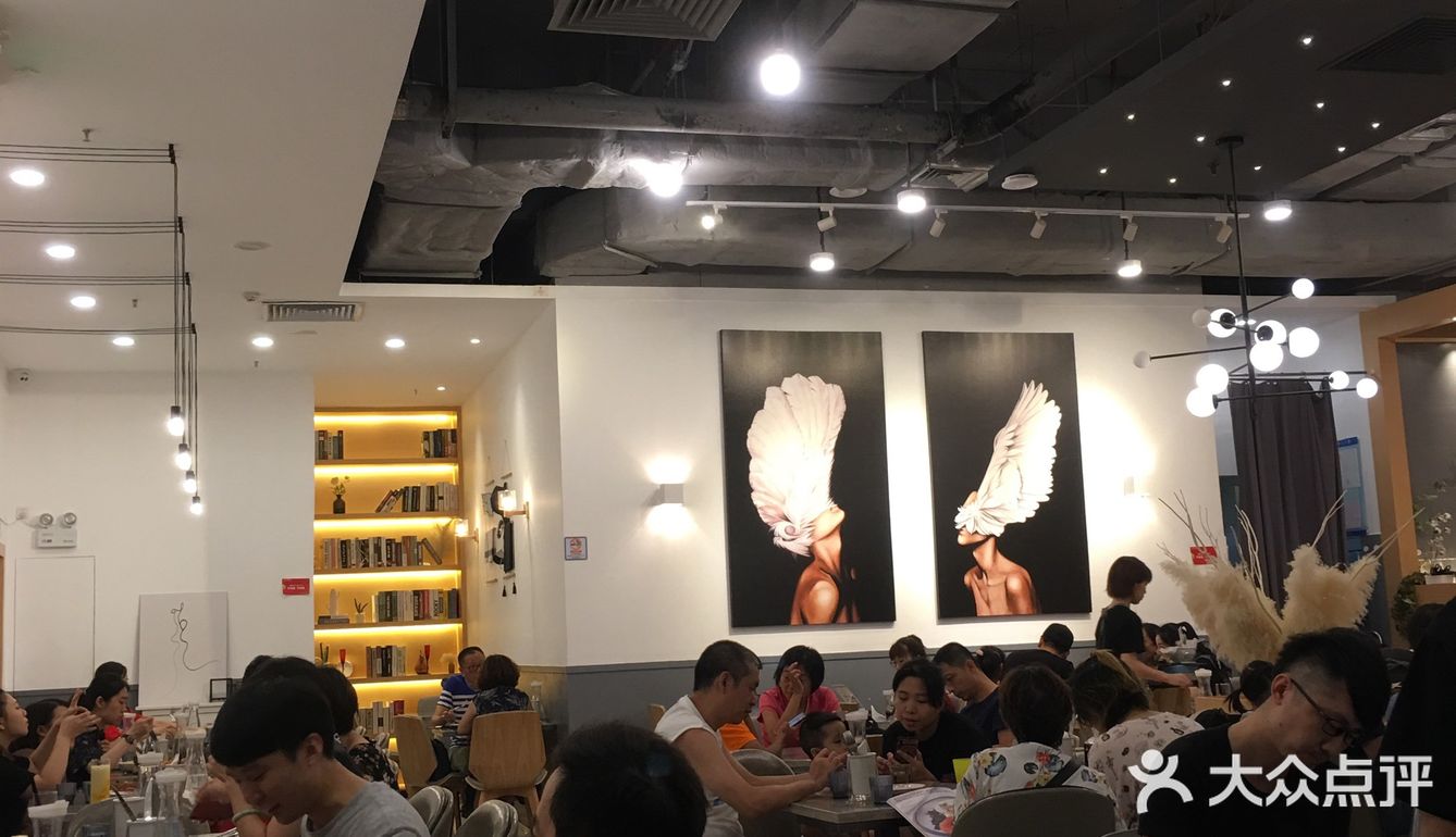 週末同朋友玩捉妖。搵佐個地方hea住玩。 「好多人啊