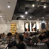 週末同朋友玩捉妖。搵佐個地方hea住玩。 「好多人啊