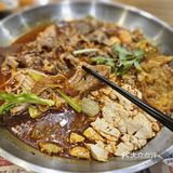 这家冒烤鸭里居然还有炸蛋，豆花，玩的很溜呀