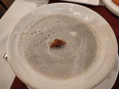 奶油蘑菇汤-小蕃茄意大利餐厅(开发区时尚天街店)