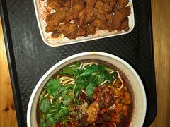 -爆炸头阿姨小四川正宗川味小吃(无任何分店)