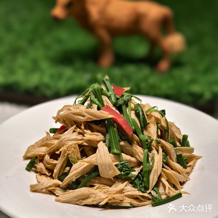 吃羊就去，郭靖烤全羊准没错！ 