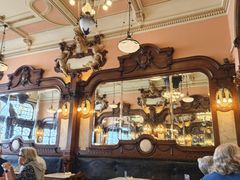 -Majestic Café