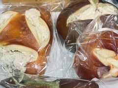 -天井·丑面包搭咖啡