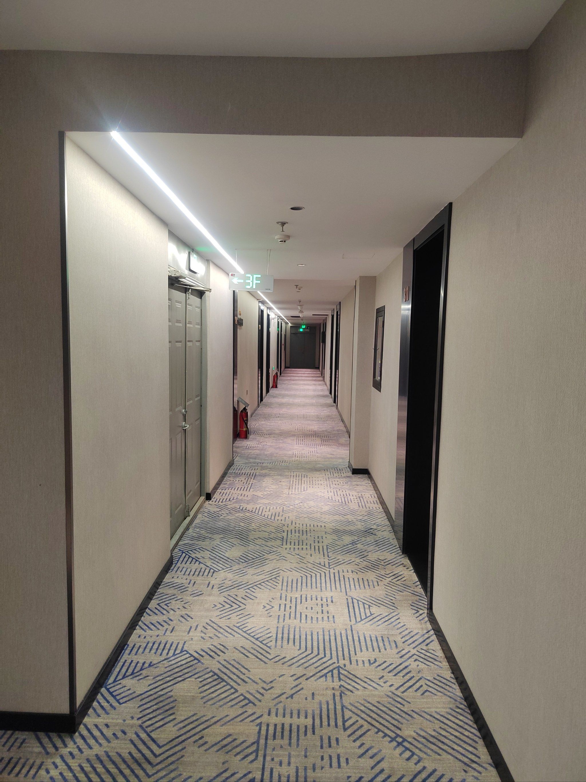 整洁走廊心情好