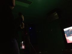 老妹在唱《三天三夜》-百威KTV(恒福路店)