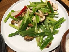 芦笋羊肚菌-敏珠拉姆藏餐·南京厨房(富春江东街店)