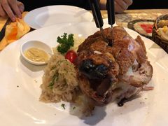 德式烤猪肘配酸菜土豆泥-申德勒加油站西餐厅(日坛路总店)