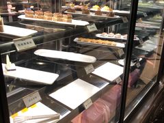 面包甜点陈列柜-芭菲盛宴·环球美食(解放碑英利国际店)