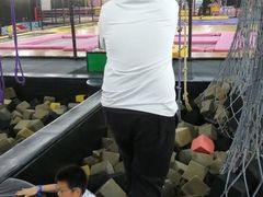 -嘿哟动霸CHUA·新潮玩运动娱乐中心·蹦床滑冰团建乐园
