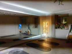 -闺蜜瑜伽·普拉提女性塑形馆