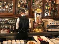 -Majestic Café