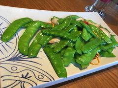 荷兰豆炒菌菇丝-云海肴·汽锅鸡·云南菜(天山百盛优客店)