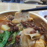 因为我最近很喜欢吃脆哨。端上来比较小的一碗捞饭