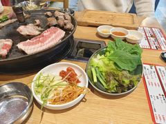 -江南猪肉商会无限续吃(弘大店)