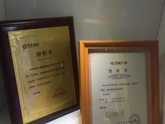 -提一眼镜·蔡司·依视路(小寨店)