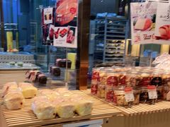 面包甜点陈列柜-西村叔叔的店·面包·甜品·蛋糕(清河万象汇店)