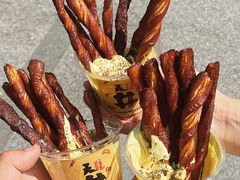 -天井·丑面包搭咖啡