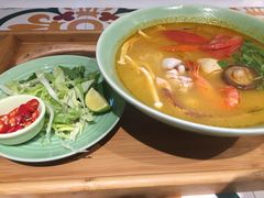 冬阴功海鲜汤米粉-越弥越南传统美食馆