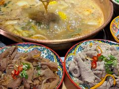 -洱火云南酸菜牛肉火锅(石景山当代商城店)