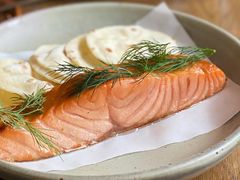 烟熏三文鱼配烤饺子皮和芥末籽酱-BOR Eatery(安福路店)