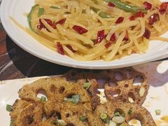 -老街烧烤大排档·地道湖北菜·龙虾馆(汉口火车站店)