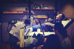 -鳌首刺青纹身 穿孔饰品店