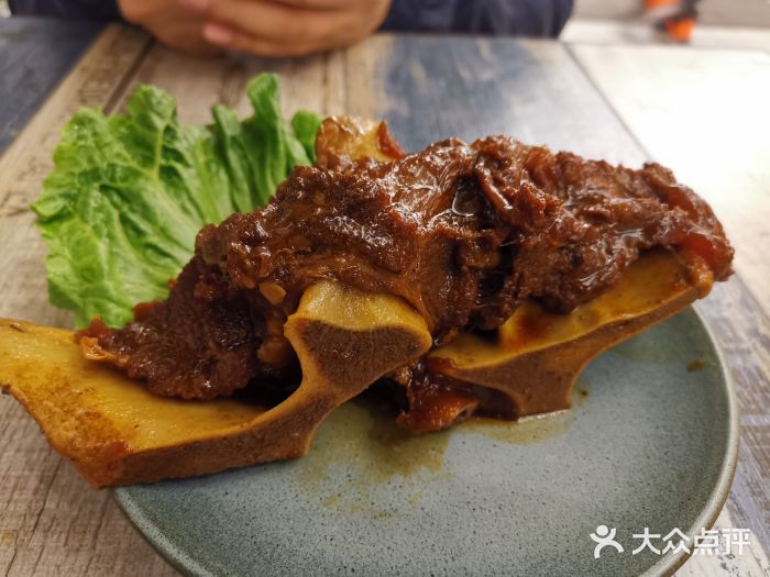 衡哥肉铺手撕黄牛骨图片