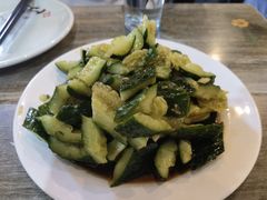 拍黄瓜-玫瑰红烤羊排(北新桥三条店)