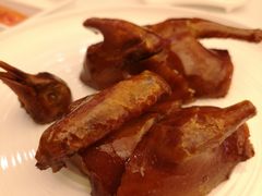 玻璃皮润烧乳鸽-北京厨房(西安SKP店)