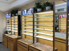 店内环境-优医视平价眼镜超市蔡司依视路折扣(小马厂店)