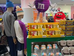 -m豆巧克力世界(上海世茂广场店)