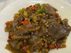 -阿瓦山寨·湘菜现炒·剁椒鱼头王(咸阳总店)